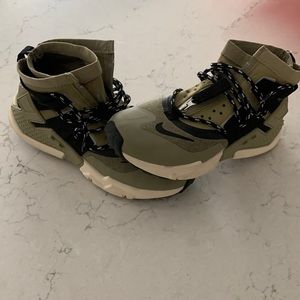 Nike Air Hurache Gripp Olive